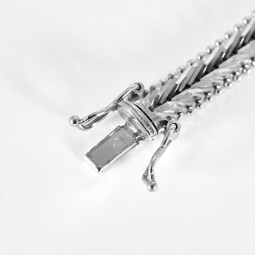 Bracelet en or blanc, saphirs : 1,5 carat et diamants : 0,60 carat 58 Facettes DV32533-4