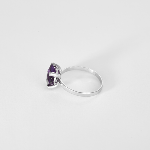 55 Élégante bague en or blanc, améthyste : 1,45 carat et diamants : 0,04 carat 58 Facettes DV31450-43