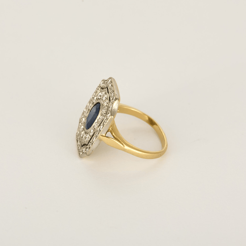 45 Bague en or jaune et or gris, saphirs et diamants. Style Art Déco. 58 Facettes DV26158-14