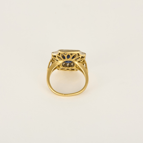 45 Bague en or jaune et or gris, saphirs et diamants. Style Art Déco. 58 Facettes DV26158-14