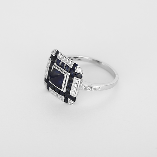 55 Elegante Bague en platine, saphirs de synthèse et diamants. 58 Facettes DV16236-10