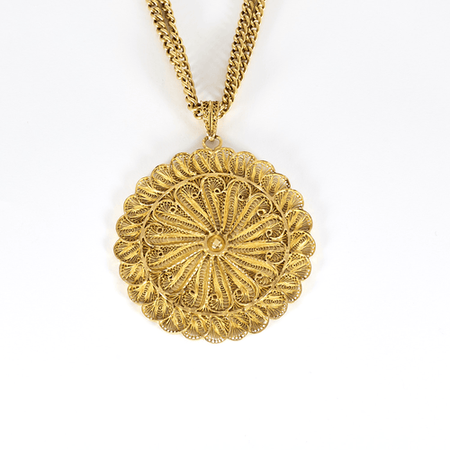 Collier en or jaune à maille gourmette et pendentif filigrané à motif de fleur 58 Facettes DV32806-5