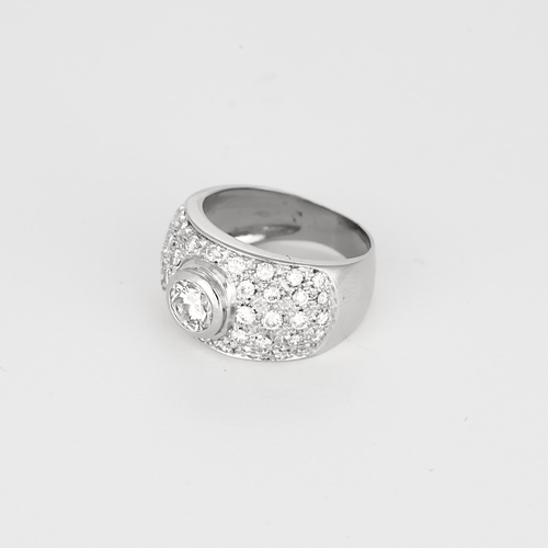 Bague jonc bombée en or blanc et diamants : 2,60 carats