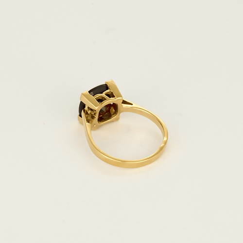 Bague en or jaune et grenat almandin
