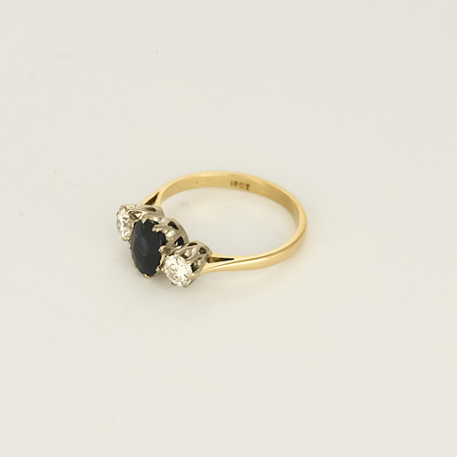 Bague en or gris saphir et diamants