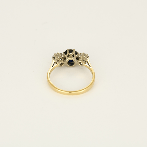 Bague en or gris saphir et diamants