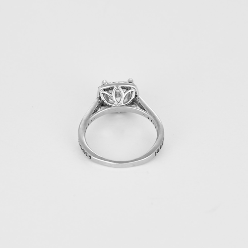 48 Bague en or blanc et diamants : 2,02 carats 58 Facettes DV32673-1
