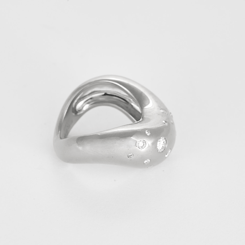 54 FRED - MOUVEMENTÉ - Bague en or blanc et diamants 58 Facettes DV32565-1