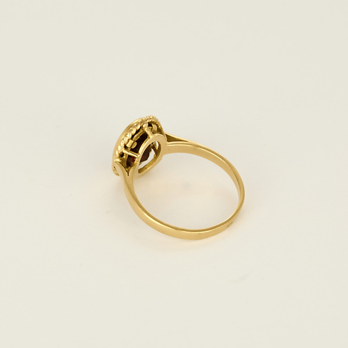 Élégante bague en or jaune et grenat almandin