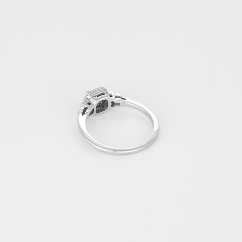 51 MAUBOUSSIN - Un Automne 1930 n°2 - Bague solitaire en or blanc et diamants : 0,22 carat au total 58 Facettes DV33714-1