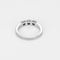 54 Bague jonc en or blanc, trois diamants de taille brillant 58 Facettes DV33707-1