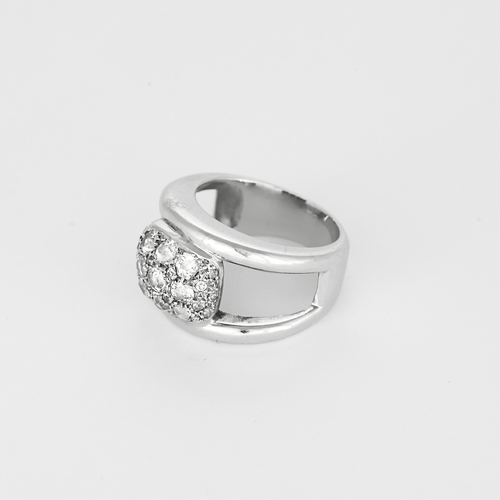 53 Importante bague en or blanc, diamants : 0,85 carats au total 58 Facettes DV33715-1