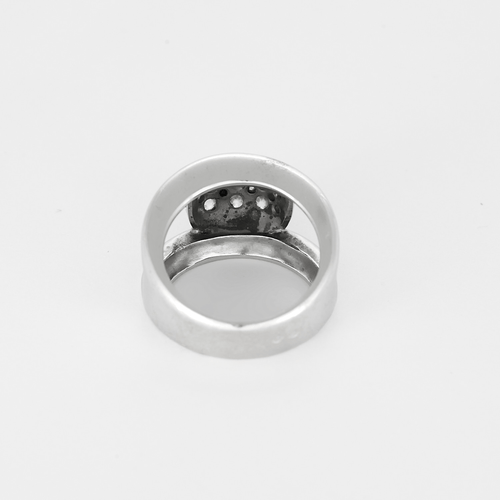 53 Importante bague en or blanc, diamants : 0,85 carats au total 58 Facettes DV33715-1