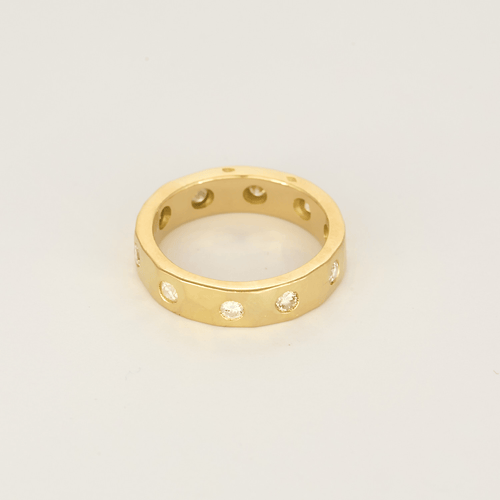 62 Bague jonc en or jaune martelé et diamants : 1 carat environ 58 Facettes DV33707-4