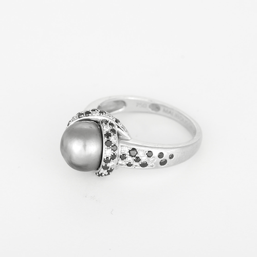 58 Mauboussin - Caviar d'amour - Bague en or blanc, perle de culture, diamants noirs et diamants blancs 58 Facettes DV33838-1