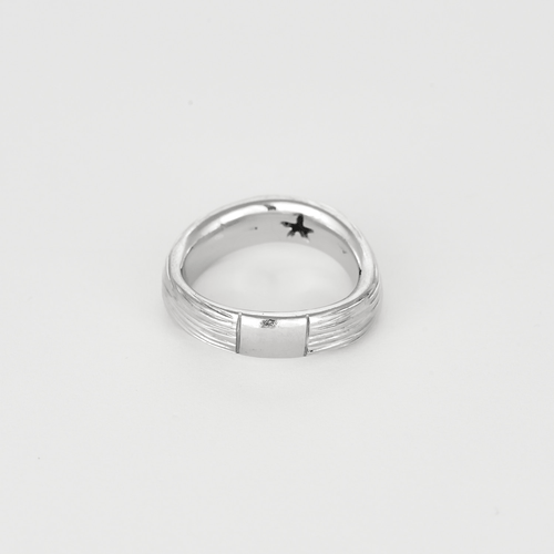 54 Élégante bague en or blanc ciselée et diamant 58 Facettes DV33869-5