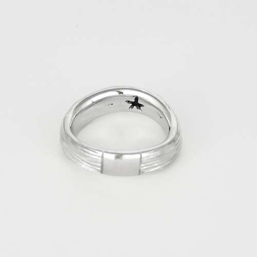 54 Élégante bague en or blanc ciselée et diamant 58 Facettes DV33869-5
