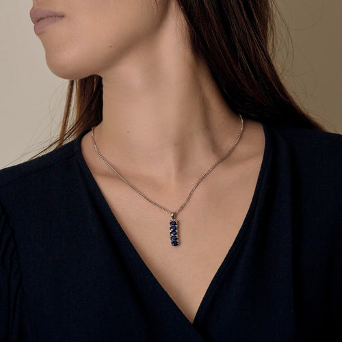 Pendentif en or blanc, diamants : 0,10 carat et saphirs : 1 carat