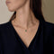 Collier en or blanc, émeraude et diamants 58 Facettes DV34030-7
