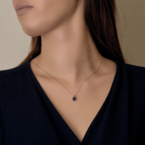 Collier en or blanc, diamants et saphir ovale : 0,90 carat 58 Facettes DV34030-6