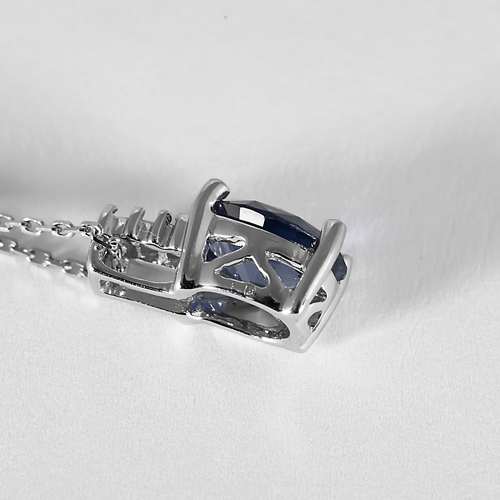 Collier en or blanc, diamants et saphir ovale : 0,90 carat 58 Facettes DV34030-6