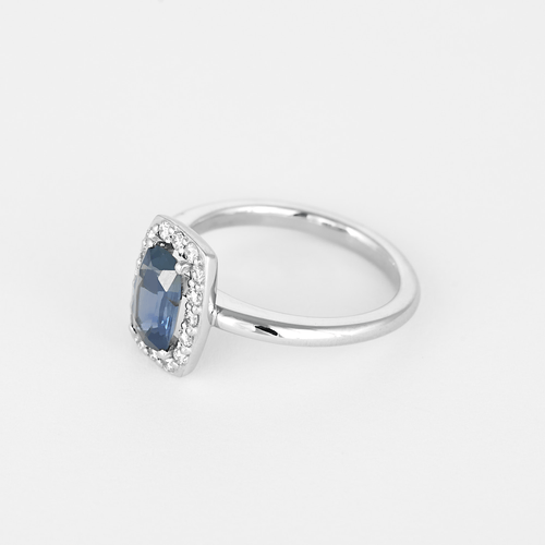 54.5 Bague en or blanc, saphirs : 1,30 carat et diamants : 0,30 carat 58 Facettes DV34030-8