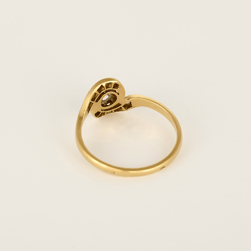 54 Bague tourbillon en or jaune, blanc et diamants : 0,15 carat 58 Facettes DV34030-10