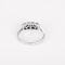 53 Bague en or blanc, rubis de synthèse calibrés et diamants 58 Facettes DV34030-5