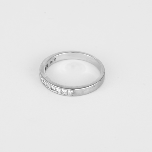 49 Demie alliance en or blanc, diamants de taille princesse  : 0,20 carat 58 Facettes DV34030-15