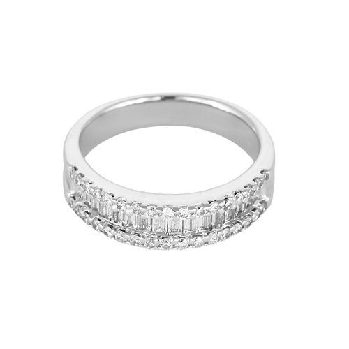 55 Bague jonc en or blanc, diamants baguettes et diamants brillants 58 Facettes DV34030-13
