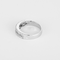 55 Bague jonc en or blanc, diamants baguettes et diamants brillants 58 Facettes DV34030-13