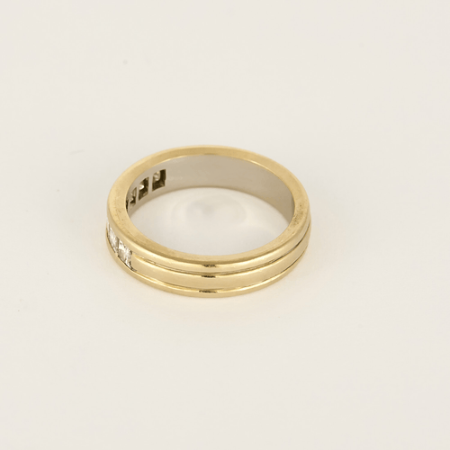 53 Élégante demie alliance en or jaune et diamants de taille princesse : 0,15 carat 58 Facettes DV34030-14