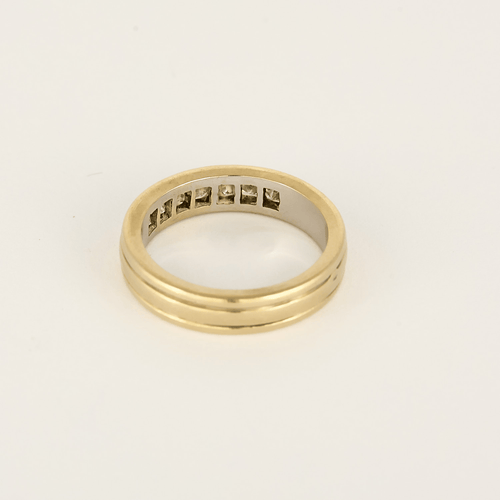 53 Élégante demie alliance en or jaune et diamants de taille princesse : 0,15 carat 58 Facettes DV34030-14