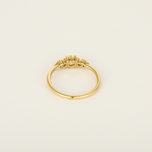 Élégante bague en or jaune 18k Diamants