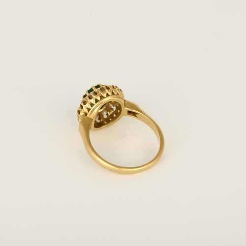 Bague marguerite en or jaune, diamants et émeraude
