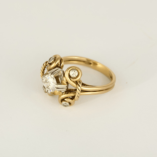 Élégante bague en or jaune, platine et diamants : 0,80 carat