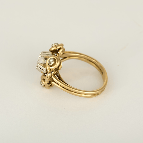 Élégante bague en or jaune, platine et diamants : 0,80 carat