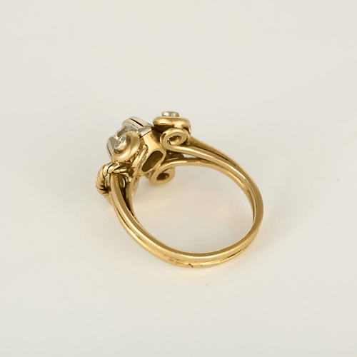 Élégante bague en or jaune, platine et diamants : 0,80 carat