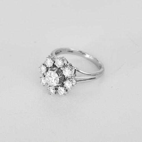 Bague marguerite en or blanc, diamants