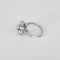 Bague marguerite en or blanc, diamants