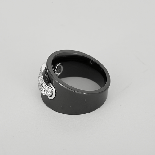 Bague en céramique noire, or blanc et diamants : 0,35 carat