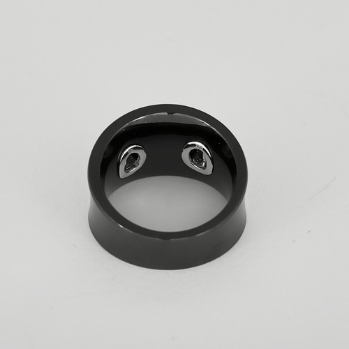 Bague en céramique noire, or blanc et diamants : 0,35 carat