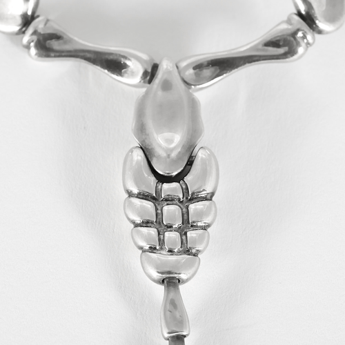 Tiffany & Co - Collier en argent à motif de scorpion 58 Facettes DV27821-3