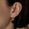 CHANEL - Camélia - Boucles d'oreilles or et onyx 58 Facettes DV33076-4