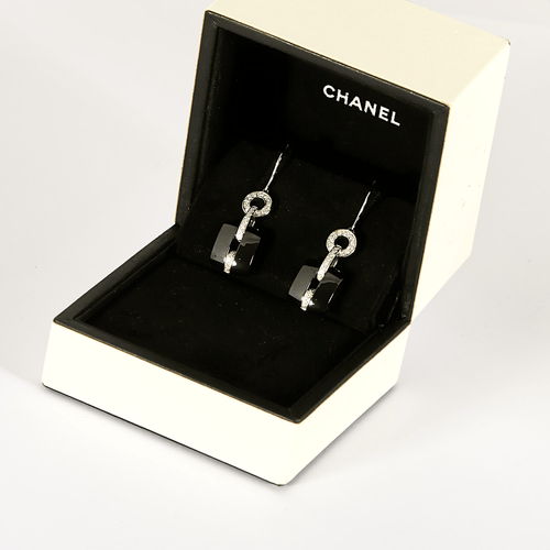 Chanel - Ultra - Boucles d'oreilles en or blanc, diamants : 0,40 carat et céramiques noires 58 Facettes DV33076-9