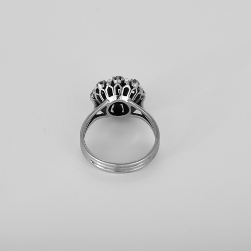 52.5 Bague marguerite en or blanc et diamants : 0,08 carat 58 Facettes DV34342-1