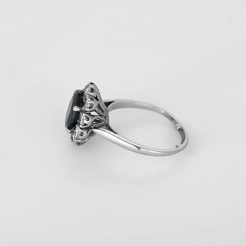Bague Marguerite en or blanc, saphir et diamants
