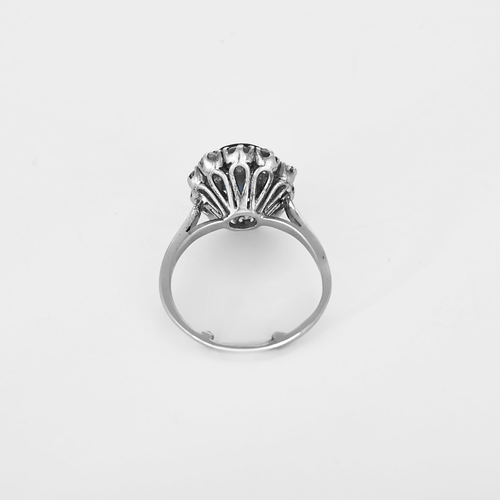 Bague Marguerite en or blanc, saphir et diamants