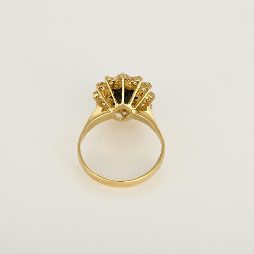 Bague marguerite en or jaune, diamants et saphir