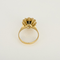 Bague marguerite en or jaune, diamants et saphir